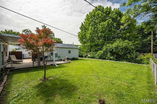 12167 Parkwood Place, Maryland Heights, MO 63043