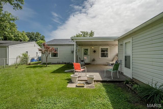12167 Parkwood Place, Maryland Heights, MO 63043