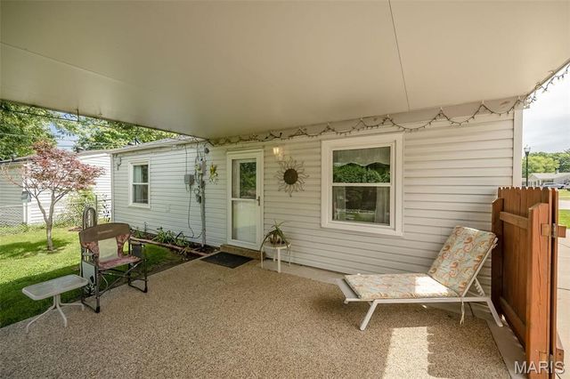 12167 Parkwood Place, Maryland Heights, MO 63043