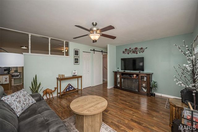 12167 Parkwood Place, Maryland Heights, MO 63043