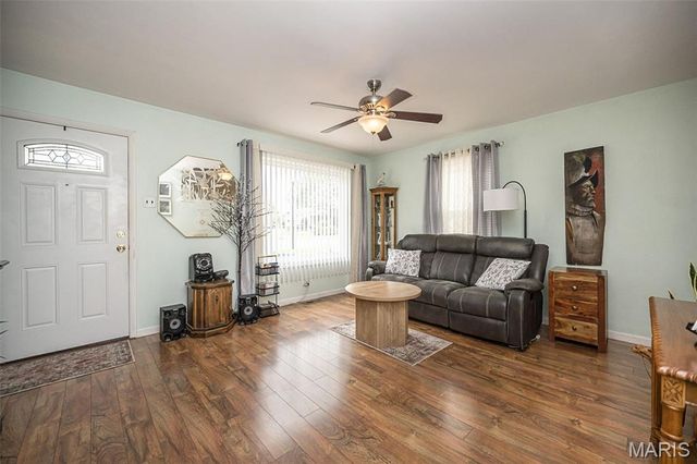 12167 Parkwood Place, Maryland Heights, MO 63043