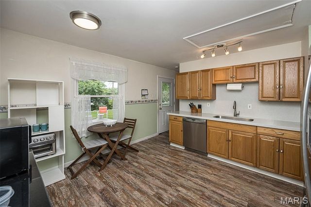 12167 Parkwood Place, Maryland Heights, MO 63043
