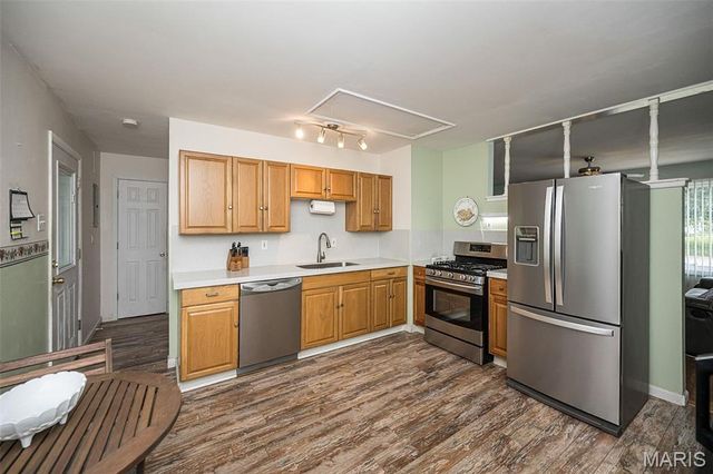 12167 Parkwood Place, Maryland Heights, MO 63043
