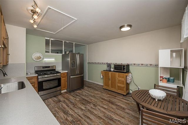 12167 Parkwood Place, Maryland Heights, MO 63043