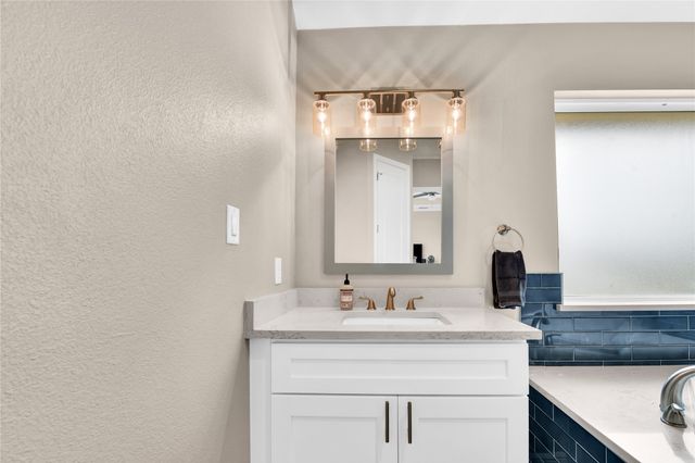 2011 Perkins Lane, Weatherford, TX 76088