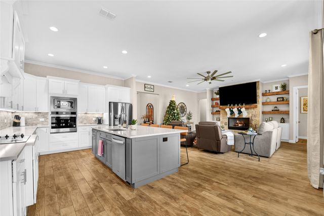 2011 Perkins Lane, Weatherford, TX 76088