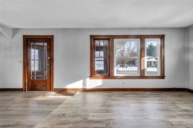 9430 Columbia Road, Olmsted Falls, OH 44138