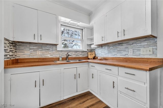 9430 Columbia Road, Olmsted Falls, OH 44138