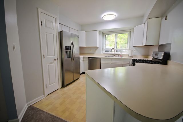 1831 Springvale Drive, Crown Point, IN 46307