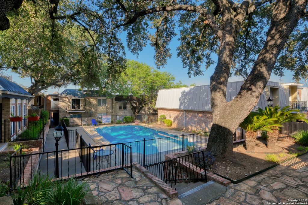 6718 Callaghan Rd Apt 307, San Antonio, TX 78229