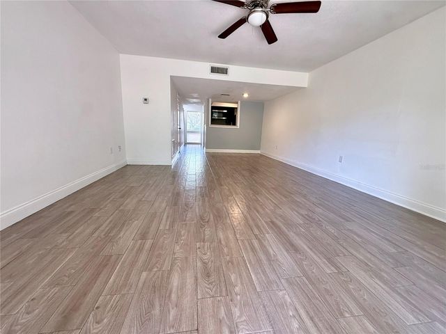 5111 EAGLESMERE DRIVE D10, Orlando, FL 32819