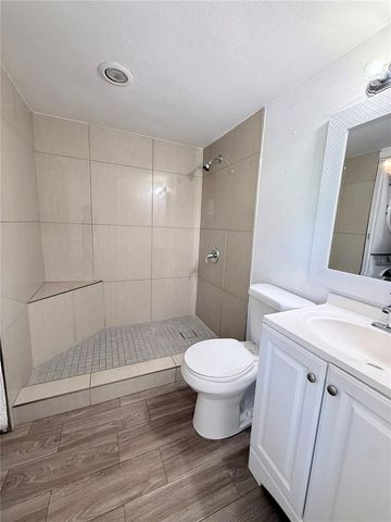 5111 EAGLESMERE DRIVE D10, Orlando, FL 32819
