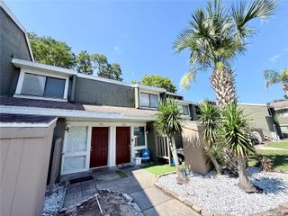 5111 EAGLESMERE DRIVE D10, Orlando, FL 32819