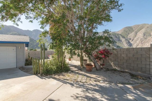 15780 La Vida, Palm Springs, CA 92262
