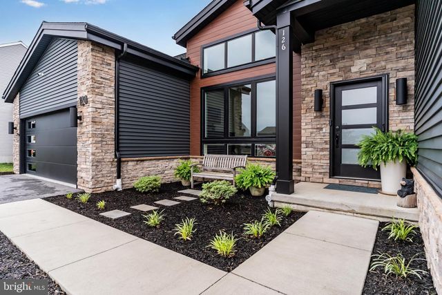 126 SOUTH MOUNTAIN DRIVE, Carlisle, PA 17013