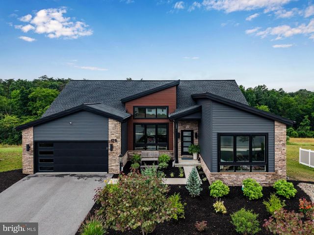 126 SOUTH MOUNTAIN DRIVE, Carlisle, PA 17013