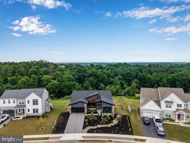 126 SOUTH MOUNTAIN DRIVE, Carlisle, PA 17013