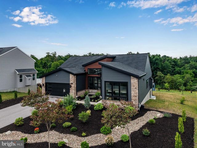 126 SOUTH MOUNTAIN DRIVE, Carlisle, PA 17013