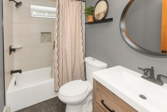 16 Cranberry Dr, Holyoke, MA 01040