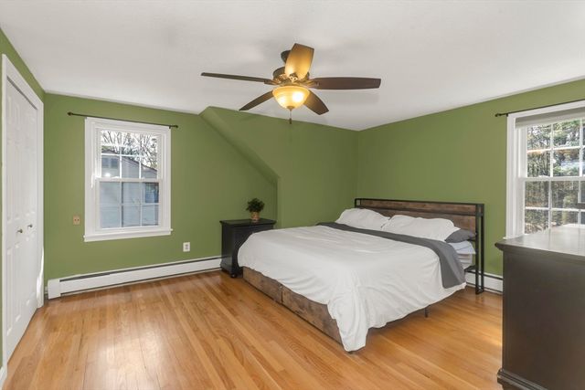 16 Cranberry Dr, Holyoke, MA 01040