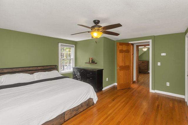 16 Cranberry Dr, Holyoke, MA 01040