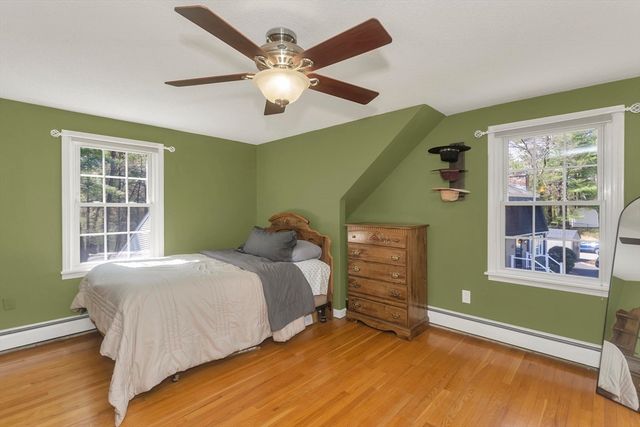 16 Cranberry Dr, Holyoke, MA 01040