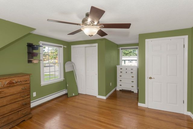 16 Cranberry Dr, Holyoke, MA 01040