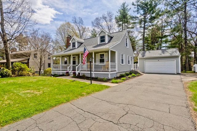 16 Cranberry Dr, Holyoke, MA 01040