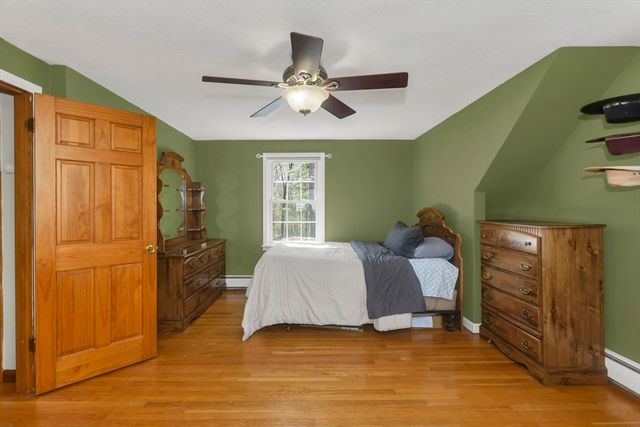 16 Cranberry Dr, Holyoke, MA 01040