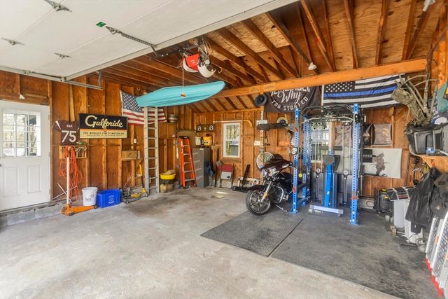 16 Cranberry Dr, Holyoke, MA 01040