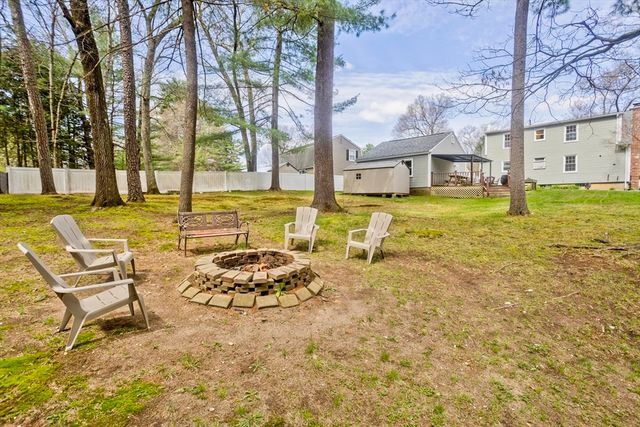16 Cranberry Dr, Holyoke, MA 01040