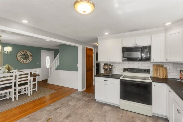 16 Cranberry Dr, Holyoke, MA 01040