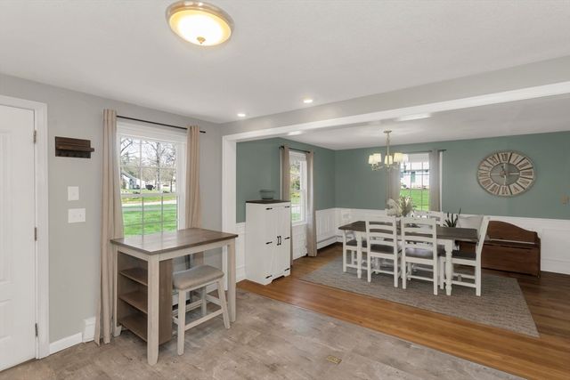 16 Cranberry Dr, Holyoke, MA 01040