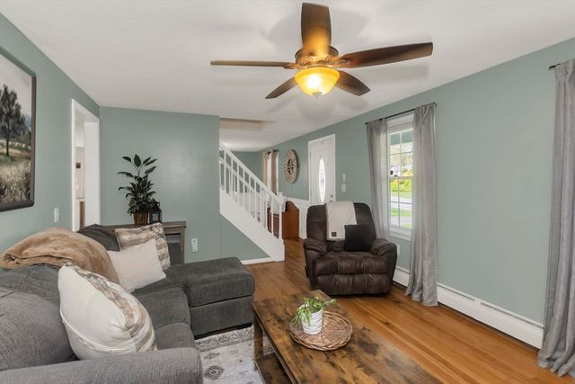 16 Cranberry Dr, Holyoke, MA 01040