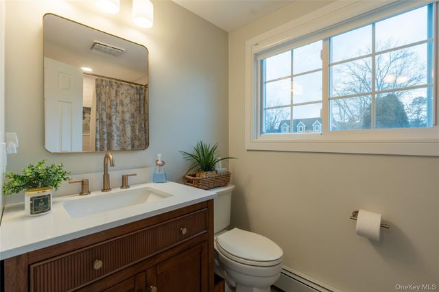 167 8th Avenue, Holtsville, NY 11742