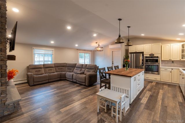 167 8th Avenue, Holtsville, NY 11742