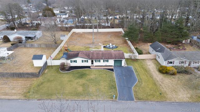 167 8th Avenue, Holtsville, NY 11742