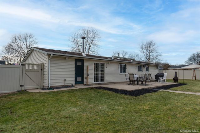 167 8th Avenue, Holtsville, NY 11742