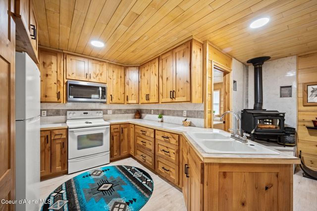 109 E Kamloop AVE, Bayview, ID 83803