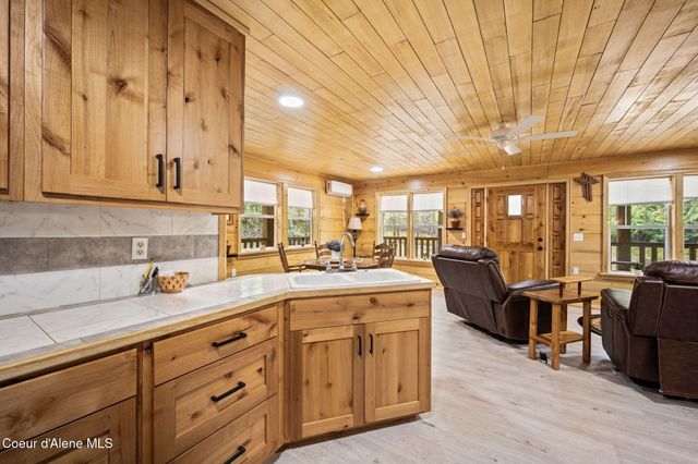 109 E Kamloop AVE, Bayview, ID 83803