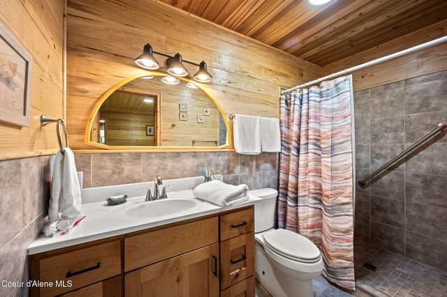 109 E Kamloop AVE, Bayview, ID 83803