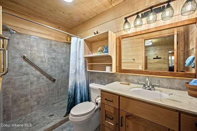 109 E Kamloop AVE, Bayview, ID 83803