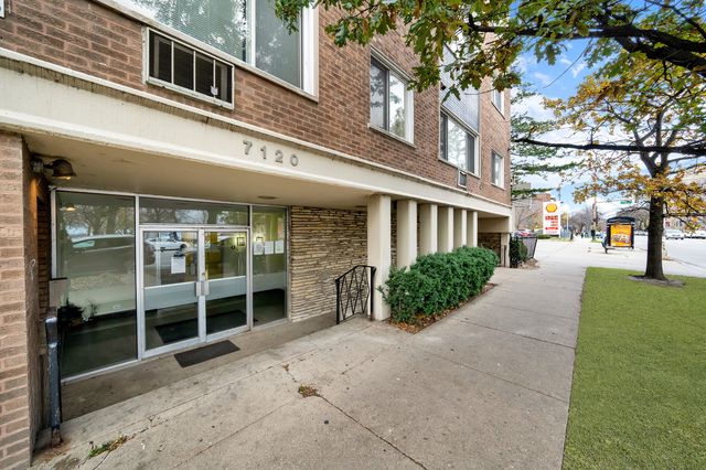 7120 N Sheridan Road 216, Chicago, IL 60626