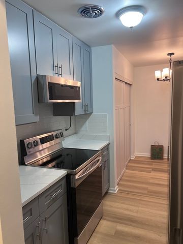 7120 N Sheridan Road 216, Chicago, IL 60626