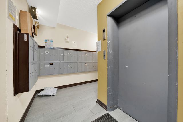 7120 N Sheridan Road 216, Chicago, IL 60626