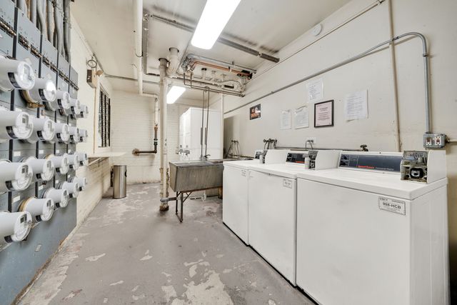 7120 N Sheridan Road 216, Chicago, IL 60626