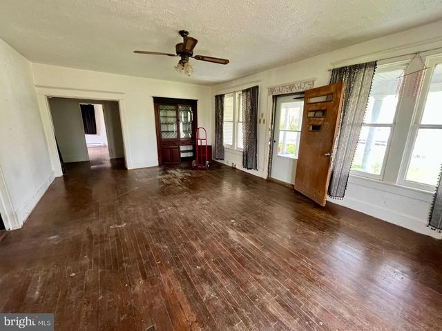 28018 OLD VALLEY PIKE, Toms Brook, VA 22660