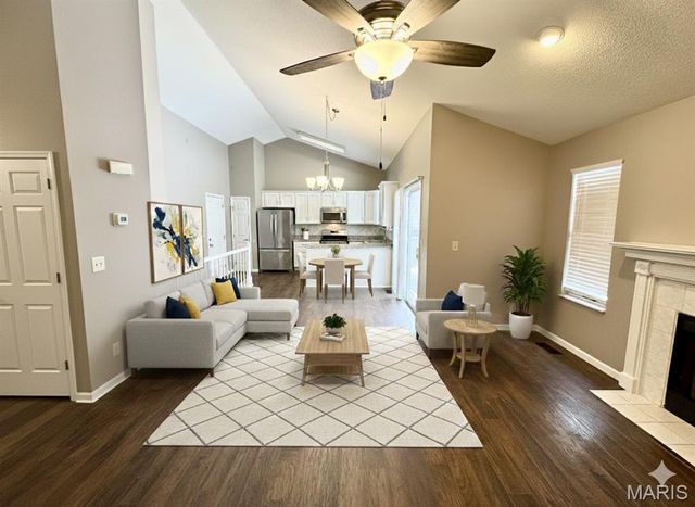 9 Jason Drive, Glen Carbon, IL 62034