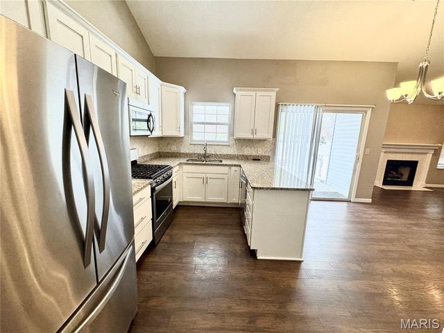 9 Jason Drive, Glen Carbon, IL 62034