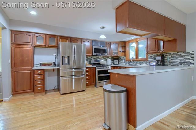 30256 Brookview Drive, Livonia, MI 48152